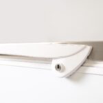 Image of a white handle from a bromic CF0300FTSS-NR chest freezer.