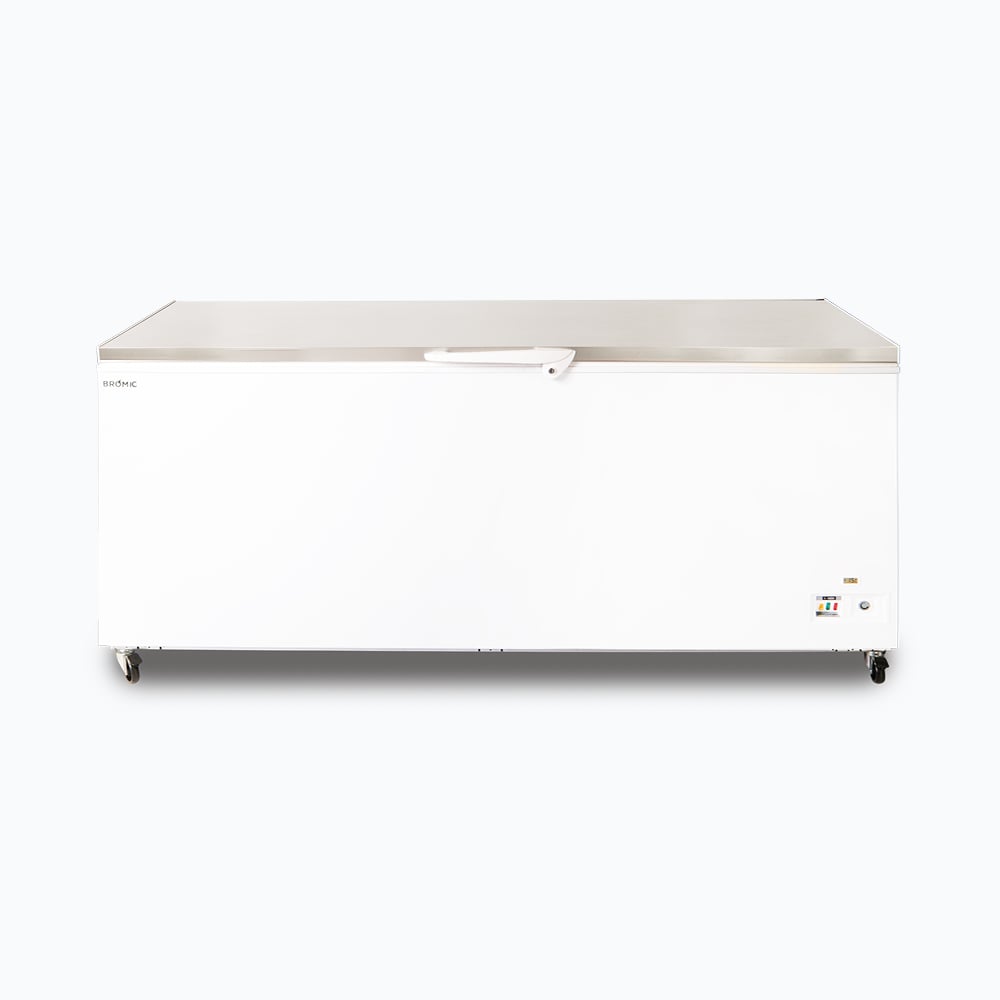 Image of a 675L medium white chest freezer with a stainless steel top, front view.